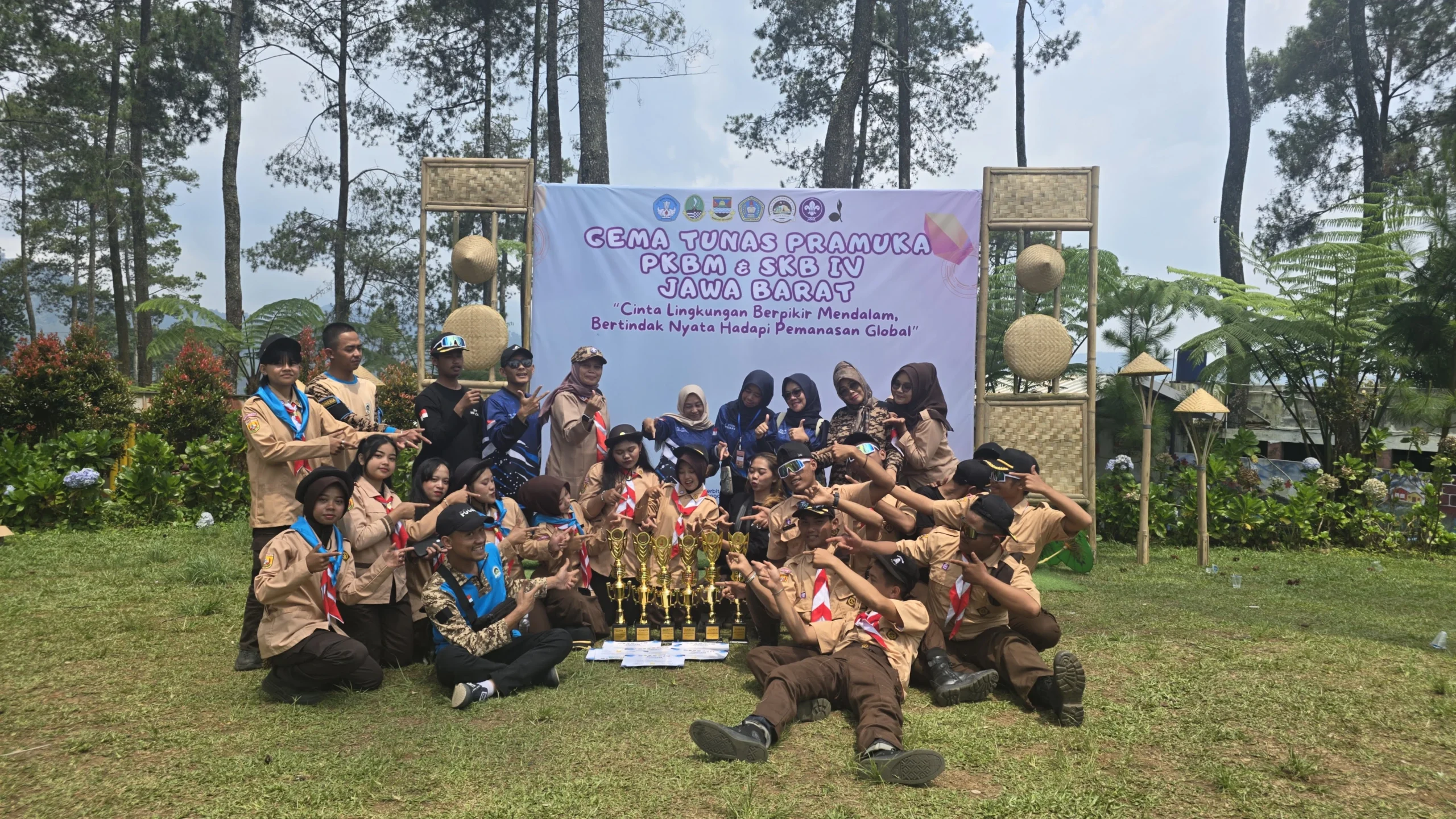 Kontingen Pramuka PKBM Insan Desa Sumedang memborong 6 piala dalam ajang Gema Tunas Tingkat Provinsi Jawa Barat Tahun 2025.